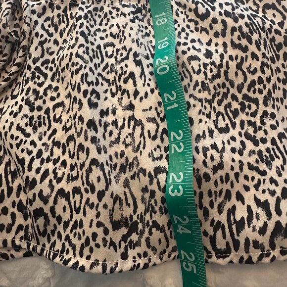 Lily White Leopard Print Button-Front Peplum Blouse Women's Size Large EUC - Picture 8 of 8